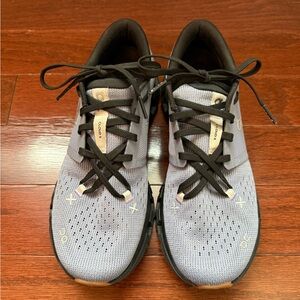 WOMEN'S CLOUD X 4 - B - FEATHER/BLACK
ON RUNNING size 8.5